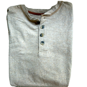 🌿Legendary Men’s beige long sleeved 4-button Henley, size Small🌿